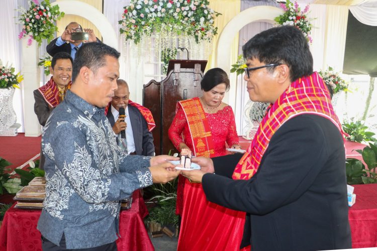 Wali Kota Pematangsiantar Diwakili Sekda Junaedi Antonius Sitanggang Menghadiri Yubileum 75 Tahun Gereja GBKP Runggun Wali Kota Pematangsiantar Diwakili Sekda Junaedi Antonius Sitanggang Menghadiri Yubileum 75 Tahun Gereja GBKP Runggun