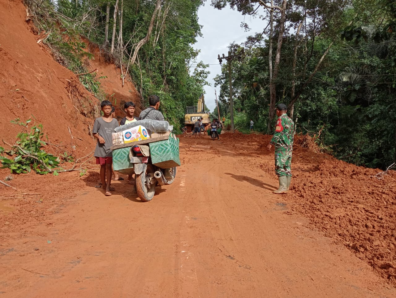 Plt Kadis PUPR Tapteng: Akses Jalan Simarpinggan, Sudah Bisa Dilalui Kendaraan Roda 2 dan 4