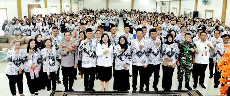 HUT PGRI ke 80 Simalungun Dirangkai Pengukuhan Pengurus Periode 2025-2030: Hadirkan Suasana Sekolah Yang Inklusif Bagi Setiap Peserta Didik HUT PGRI ke 80 Simalungun Dirangkai Pengukuhan Pengurus Periode 2025-2030: Hadirkan Suasana Sekolah Yang Inklusif Bagi Setiap Peserta Didik