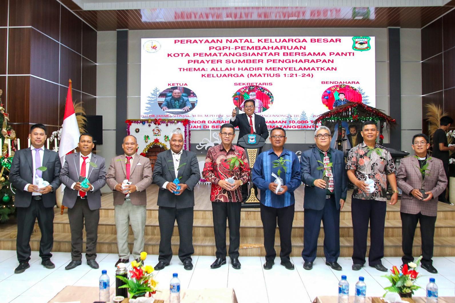 Wali Kota Diwakili Kasatpol PP Hasudungan Hutajulu Apresiasi Perayaan Natal PGPI-P Pematangsiantar Wali Kota Diwakili Kasatpol PP Hasudungan Hutajulu Apresiasi Perayaan Natal PGPI-P Pematangsiantar