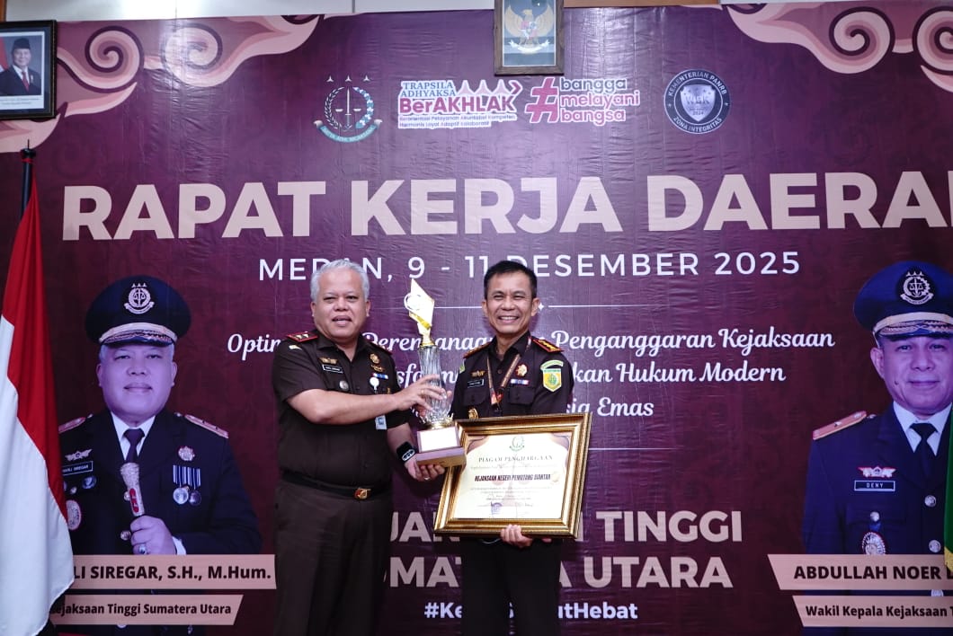 Kejari Pematangsiantar Raih Tiga Penghargaan pada Rakerda Kejati Sumut 2025 Kejari Pematangsiantar Raih Tiga Penghargaan pada Rakerda Kejati Sumut 2025