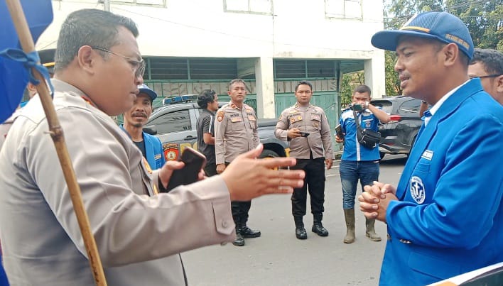 Respon Cepat Keluhan Warga Yang Terkena Musibah Banjir Dan Longsor,GAMKI Sibolga Salurkan Bantuan