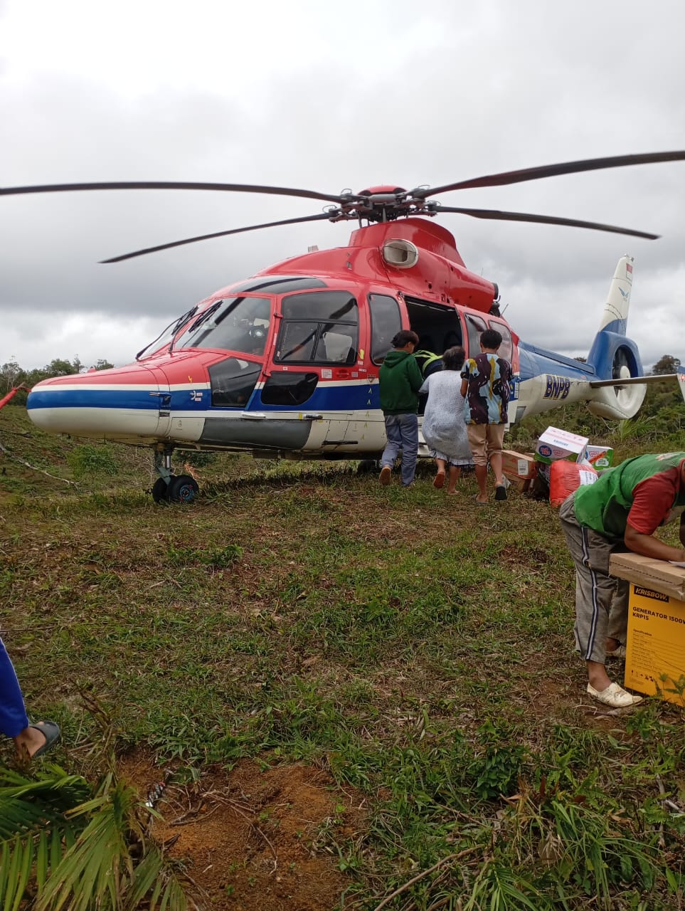 Plt Kadis Kesehatan Tapteng : 5 Warga Dirujuk ke RSUD Pandan Menggunakan Helikopter BNPB dan Basarnas