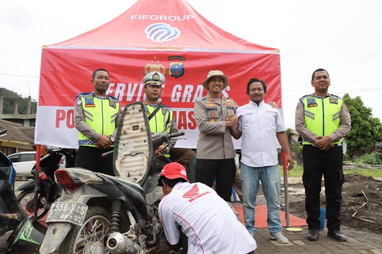 Polres Tapteng Lanjutkan Program Layanan Sosial Servis Motor Gratis Polres Tapteng Lanjutkan Program Layanan Sosial Servis Motor Gratis