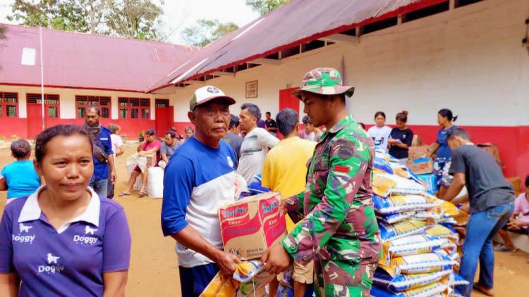 Satuan TNI dari Kodam I/BB, Brigif 7/RR Yonif 125 Simbisa, Yonif 122/TS dan PU Balai Wilayah Sungai Sumut Salurkan Bantuan Kemanusiaan