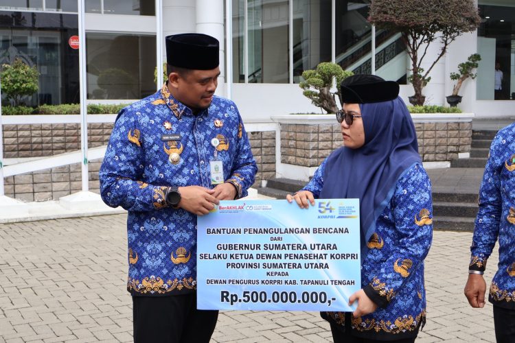 Gubsu Serahkan 500 juta Bantuan KORPRI Sumut, Bencana Alam Tapteng