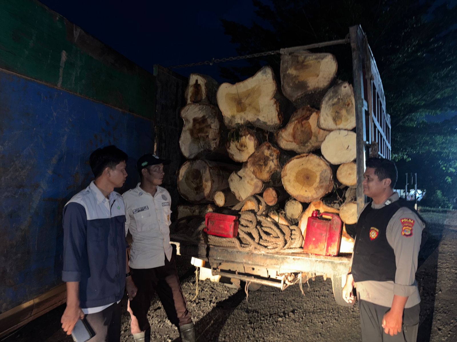 Polsek Pakuan Ratu Amankan Tujuh Pelaku Pencurian Kayu Kibang di Areal Pitikan Perkebunan Tebu