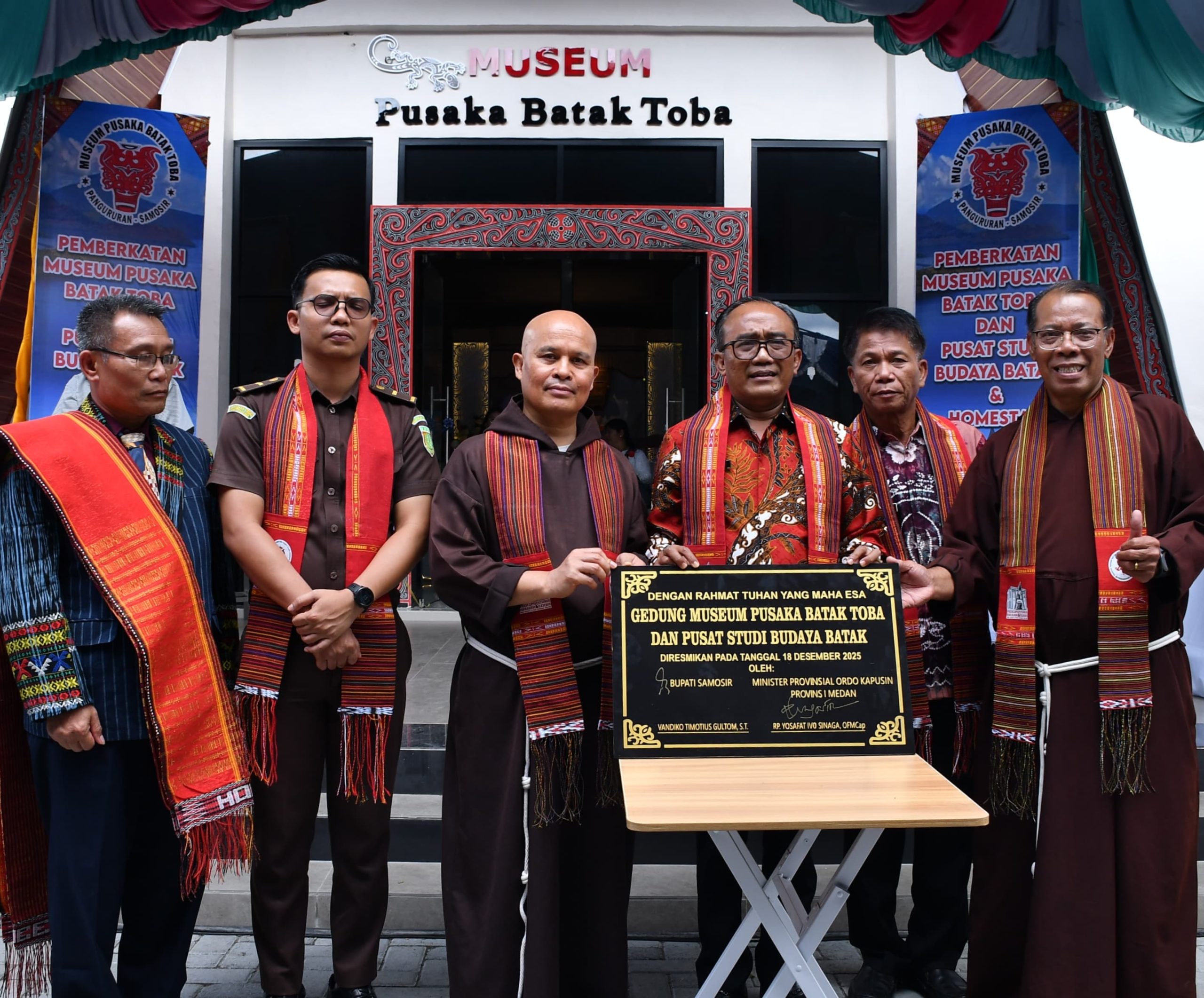 Wabup Samosir Resmikan Museum Pusaka Batak Toba, Serahkan Dukungan Rp50 Juta Wabup Samosir Resmikan Museum Pusaka Batak Toba, Serahkan Dukungan Rp50 Juta