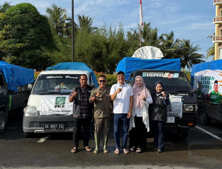 Bupati Tapteng Terima Bantuan dari PKB untuk Korban Bencana Alam Tapteng Bupati Tapteng Terima Bantuan dari PKB untuk Korban Bencana Alam Tapteng