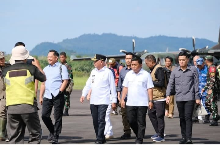 Wali Kota Sibolga Jemput Kedatangan Menteri PKP dan Mendagri di Bandara dr. Ferdinand Lumban Tobing