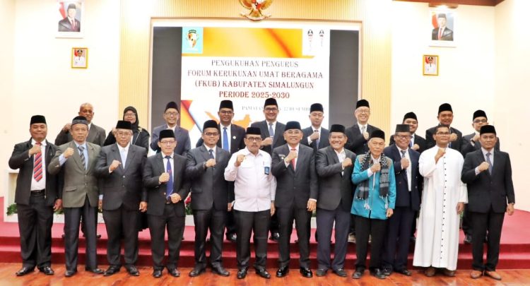 Pengukuhan Pengurus FKUB Periode 2025 - 2030, Bupati Anton Achmad Saragih: Pupuk Semangat Kebersamaan Untuk Kabupaten Simalungun Pengukuhan Pengurus FKUB Periode 2025 - 2030, Bupati Anton Achmad Saragih: Pupuk Semangat Kebersamaan Untuk Kabupaten Simalungun