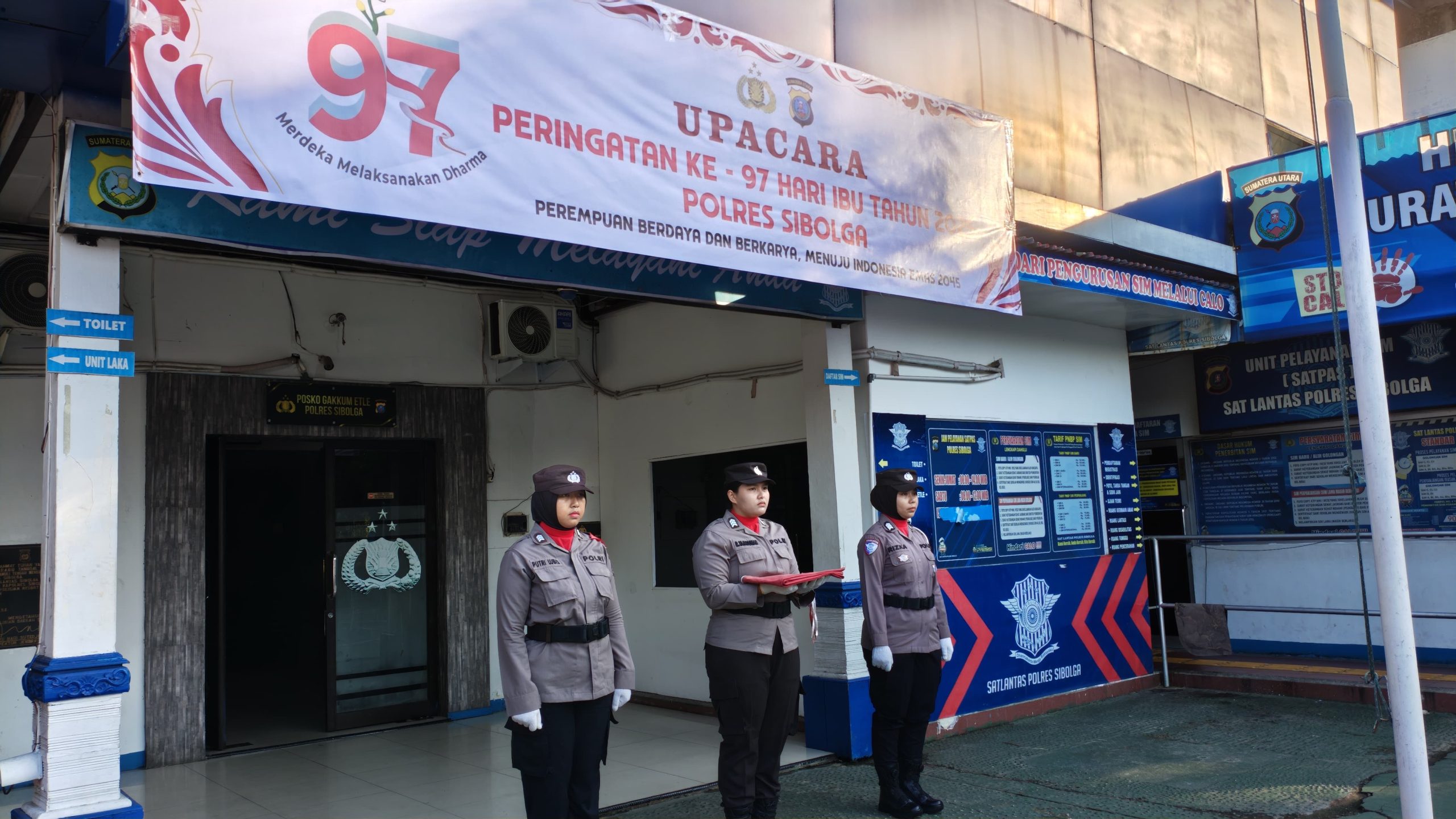 Polwan Polres Sibolga Sebagai Pelaksana Upacara Hari Ibu Tahun 2025, Diikuti Personil Polres Sibolga
