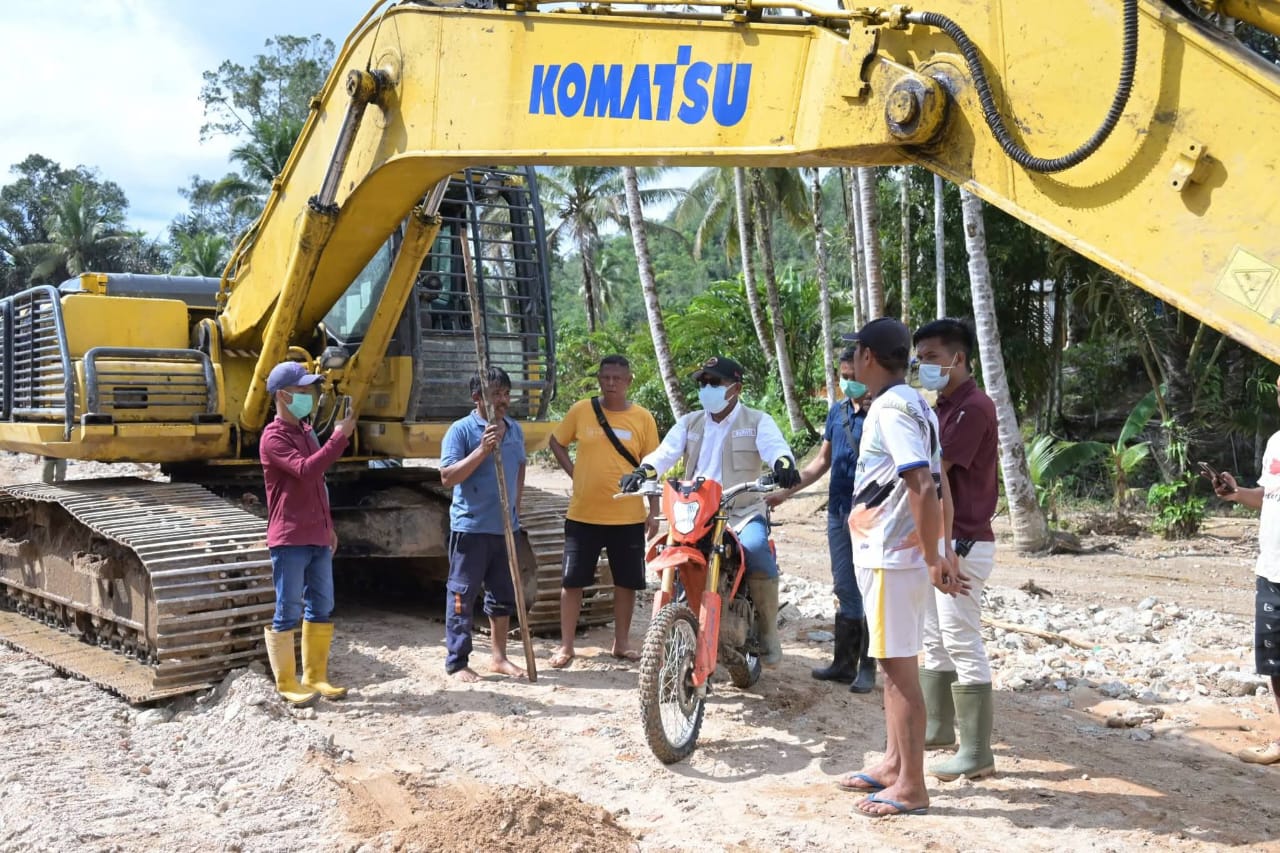 Sepuluh Unit Alat Berat Dikerahkan Percepat Pengerjaan Material Longsor di Kecamatan Tukka