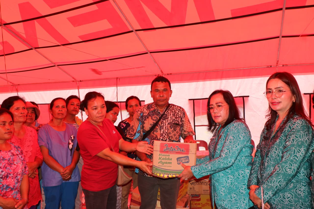 Pemkab Toba Salurkan Bantuan Bencana ke Kabupaten Tapanuli Utara Pemkab Toba Salurkan Bantuan Bencana ke Kabupaten Tapanuli Utara