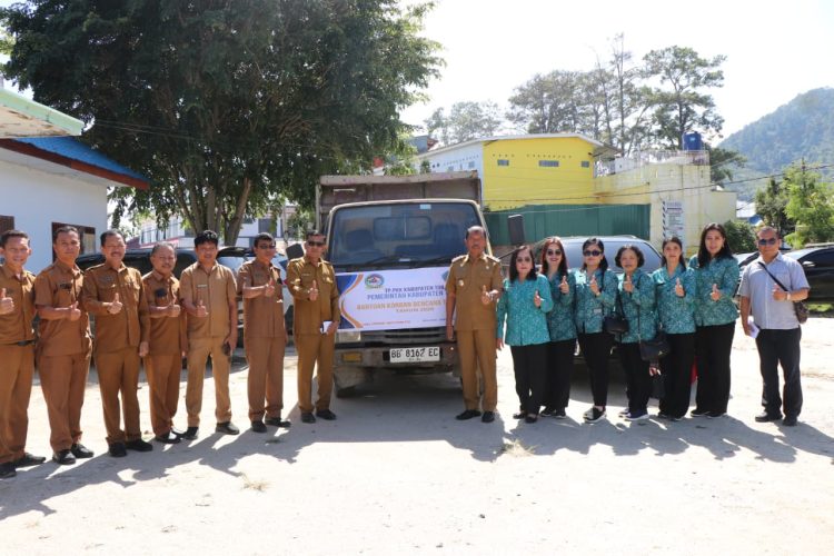 Pemkab Toba Salurkan Bantuan Bencana ke Kabupaten Tapanuli Utara Pemkab Toba Salurkan Bantuan Bencana ke Kabupaten Tapanuli Utara