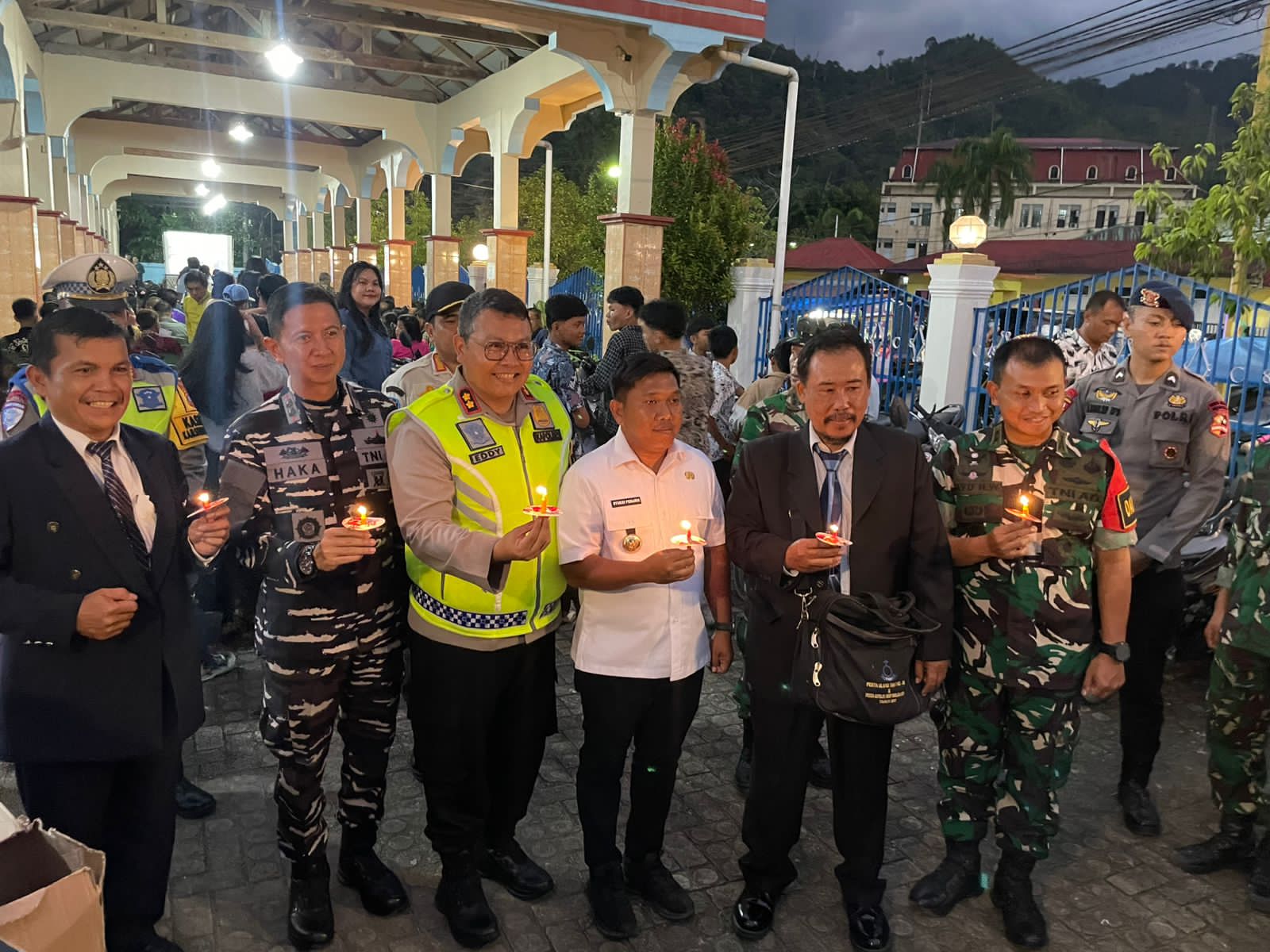 Pastikan Ibadah Malam Natal 2025 Di Gereja Kondusif, Polres Sibolga Laksanakan Patroli Skala Besar Bersama TNI Dan Instansi Terkait
