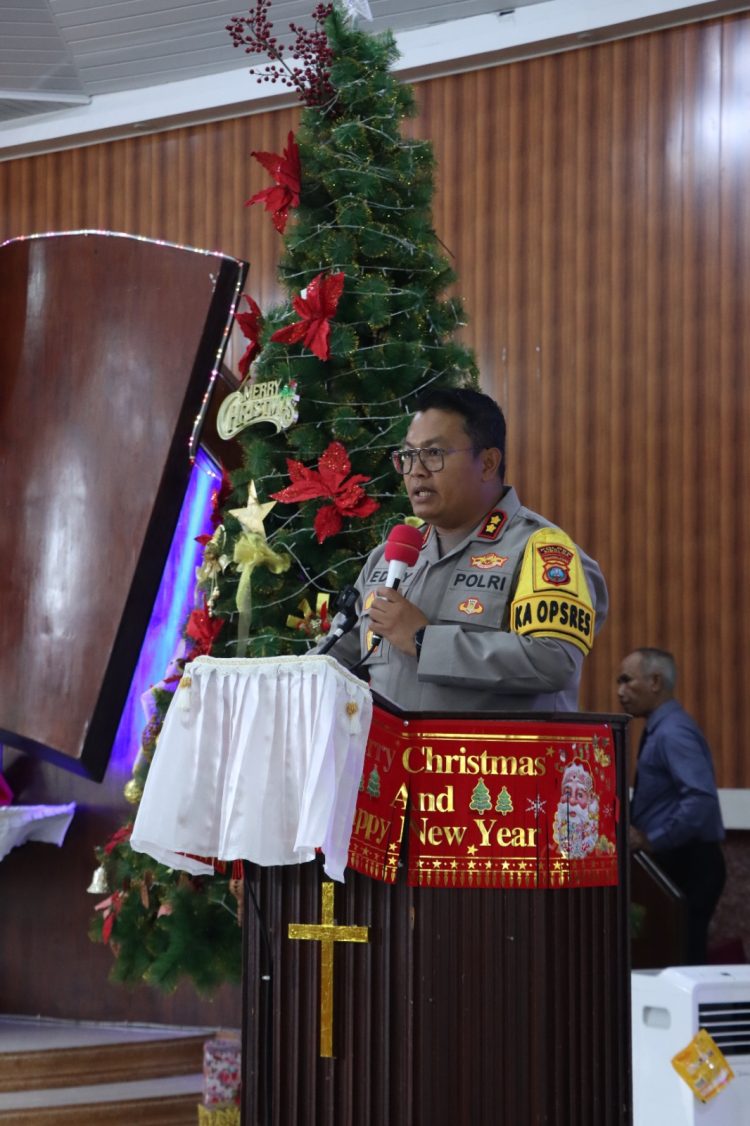 Keluarga Besar Polres Sibolga Laksanakan Natal Bersama Dengan Masyarakat, Bagikan Paket Natal Polri Kepada Warga Terdampak Banjir Dan Longsor