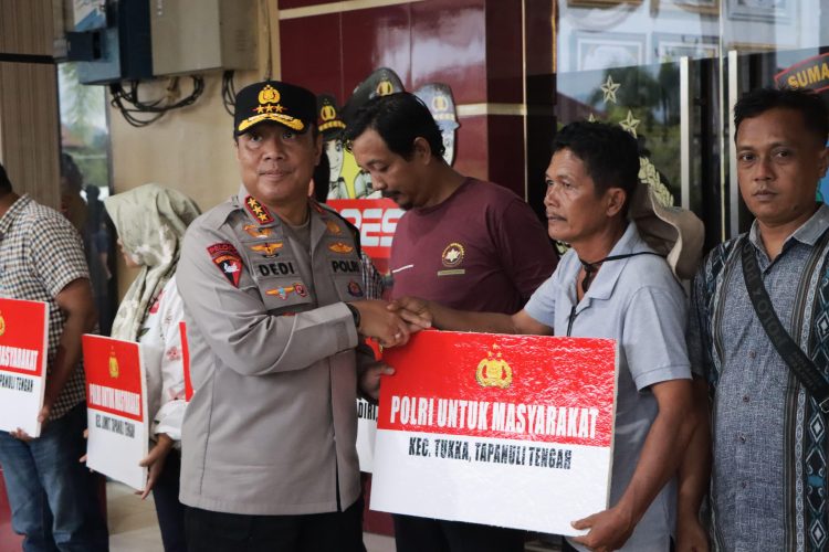 Wakapolri Tinjau Penanganan Pasca Bencana di Tapanuli Tengah