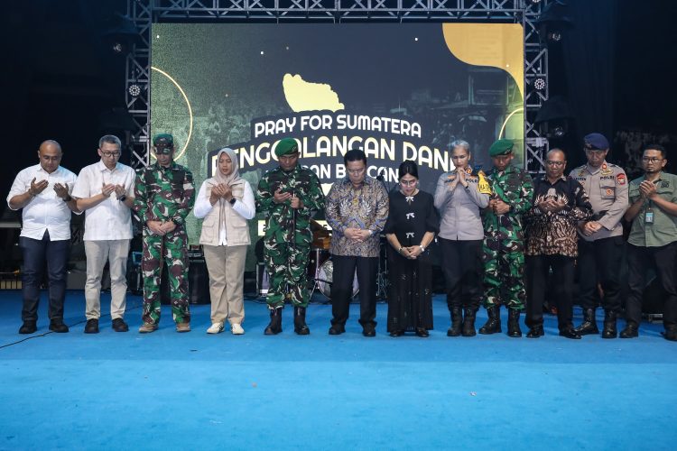 Wali Kota Pematangsiantar Hadiri Malam Pergantian Tahun Yang Diisi Dengan Kegiatan Bertajuk Pray for Sumatera, Penggalangan Dana Korban Bencana Wali Kota Pematangsiantar Hadiri Malam Pergantian Tahun Yang Diisi Dengan Kegiatan Bertajuk Pray for Sumatera, Penggalangan Dana Korban Bencana