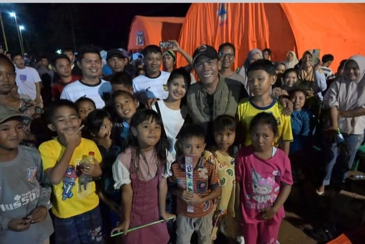 Bupati Tapteng Rayakan Malam Pergantian Tahun di Posko Pengungsian
