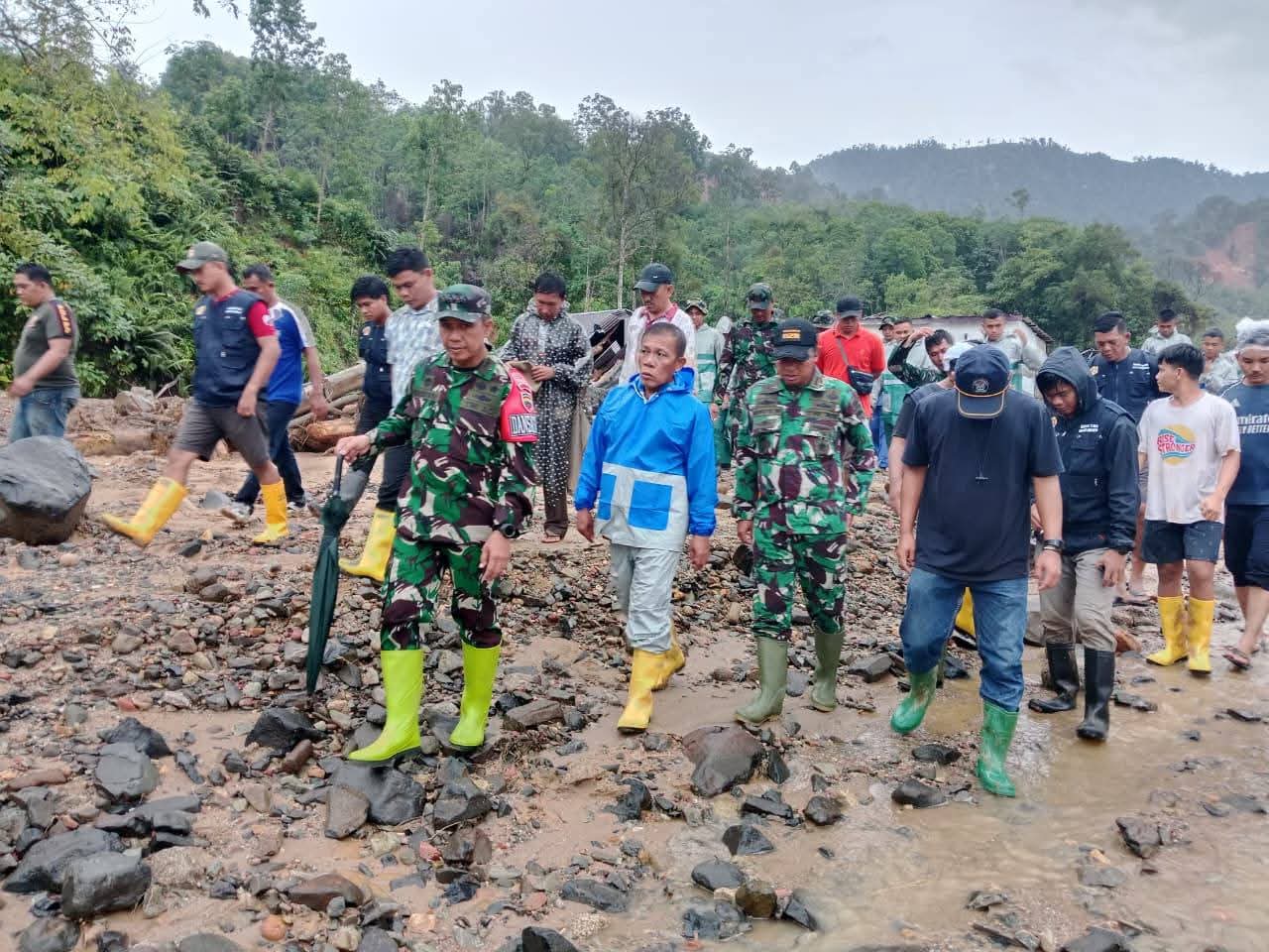 Banjir Susulan di Kecamatan Tukka, Bupati Tapteng Pantau Normalisasi Sungai
