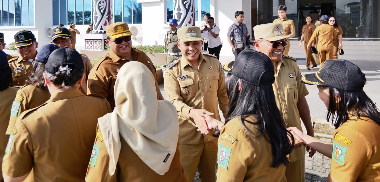Pasca Libur Natal dan Tahun Baru 2025-2026, Bupati Simalungun Pimpin Apel Pagi: Disiplin ASN Faktor Penting Meningkatkan Kinerja Pasca Libur Natal dan Tahun Baru 2025-2026, Bupati Simalungun Pimpin Apel Pagi: Disiplin ASN Faktor Penting Meningkatkan Kinerja