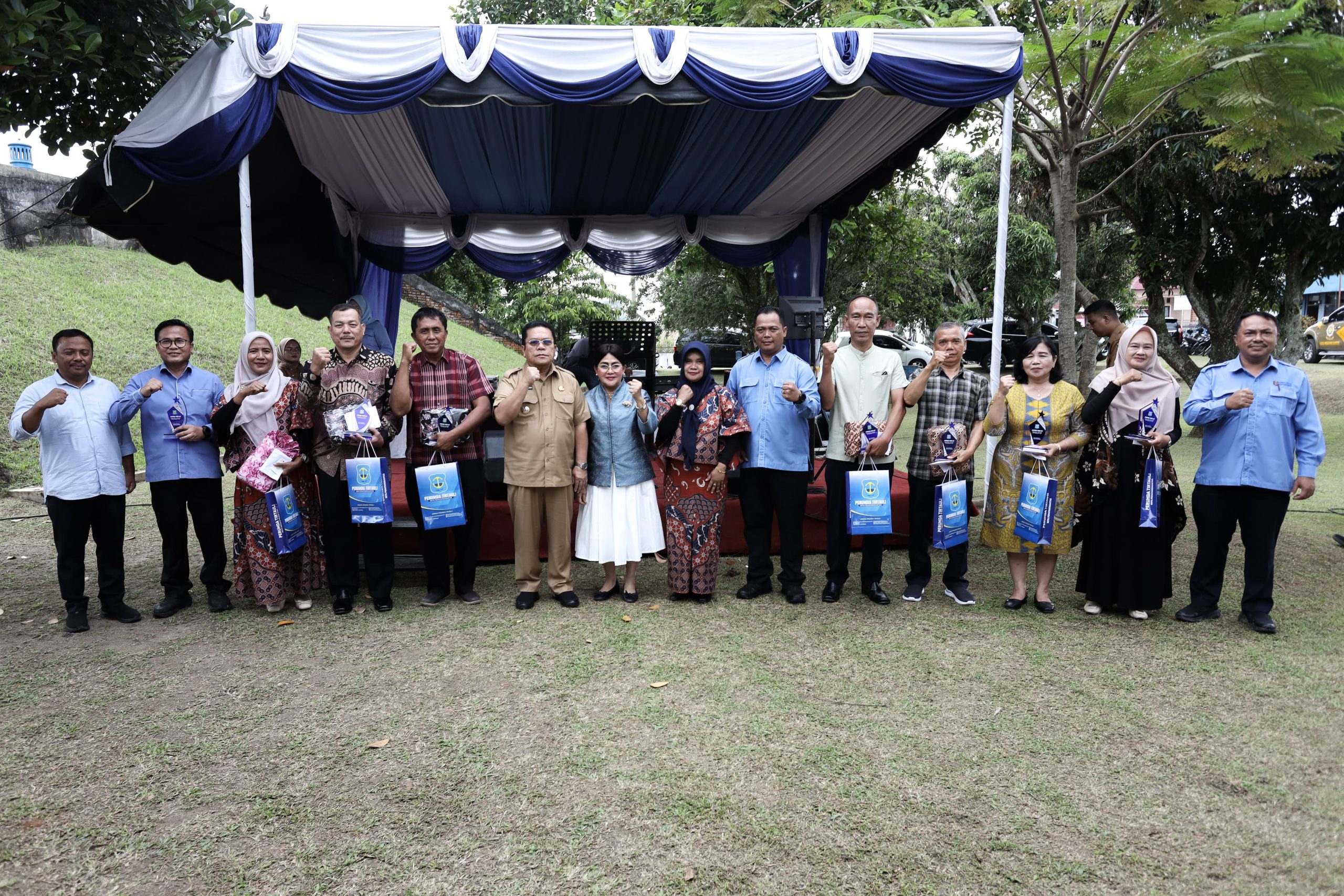 Wali Kota Pematangsiantar Wesly Silalahi Hadiri Syukuran Tahun Baru 2026 & Pelepasan Purna Bakti Pegawai Perumda Air Minum Tirta Uli Wali Kota Pematangsiantar Wesly Silalahi Hadiri Syukuran Tahun Baru 2026 & Pelepasan Purna Bakti Pegawai Perumda Air Minum Tirta Uli