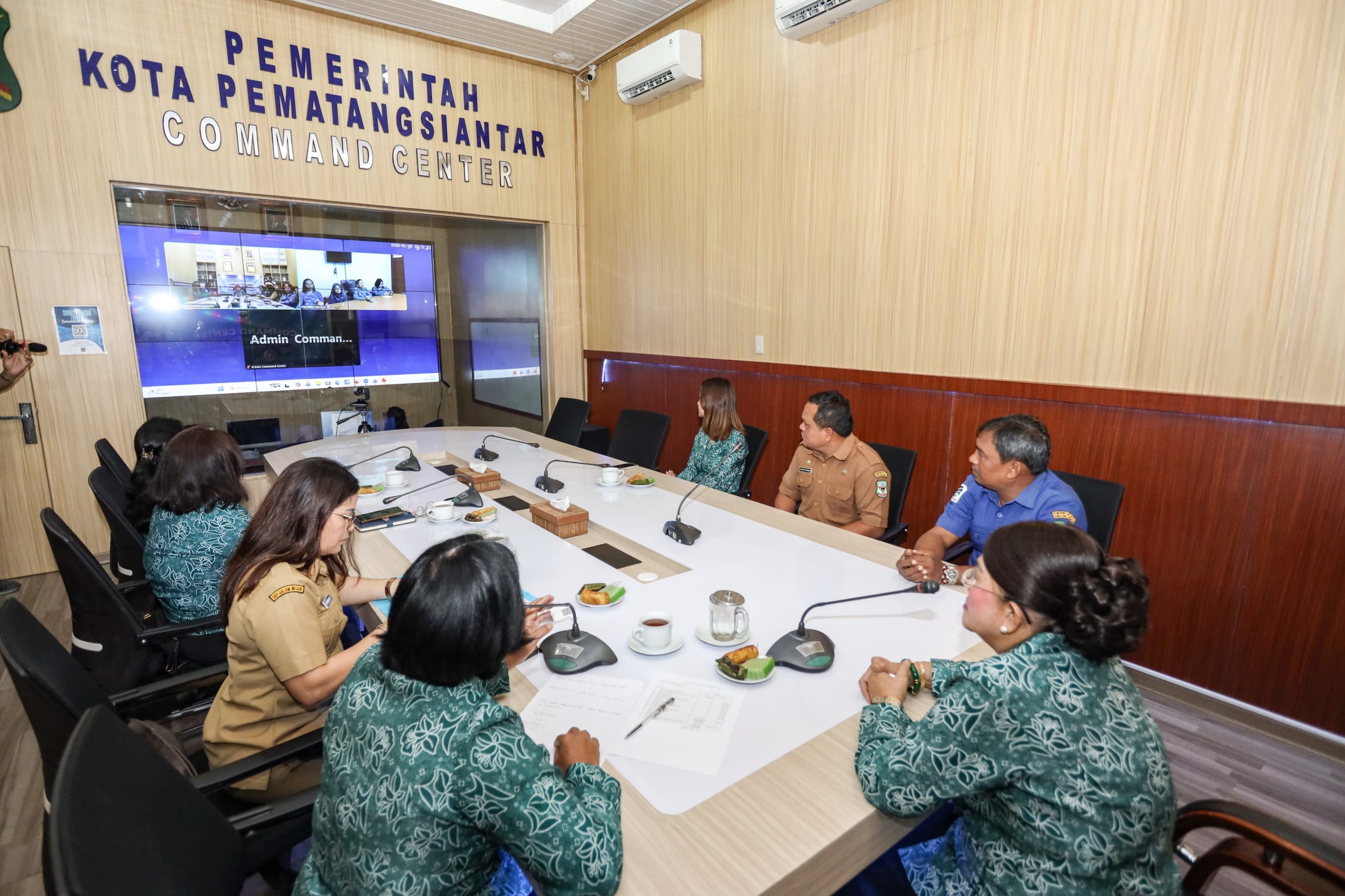 Ketua TP PKK Kota Pematangsiantar Serahkan Bantuan kepada TP PKK Kota Sibolga