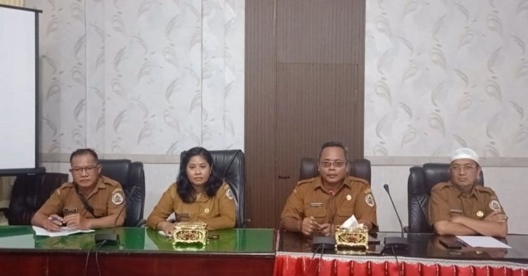 Pemkab Tapteng Bantah Isu Bupati Tapteng Usir Pengungsi di GOR Pandan Pemkab Tapteng Bantah Isu Bupati Tapteng Usir Pengungsi di GOR Pandan