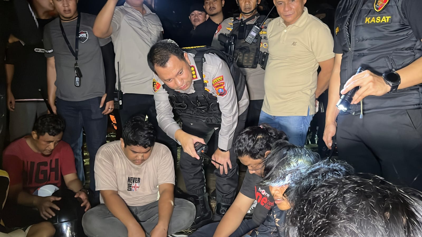 Grebek Sarang Narkoba di Kawasan Jermal, Polrestabes Medan Amankan Puluhan Orang dan Barak Narkoba Dibakar