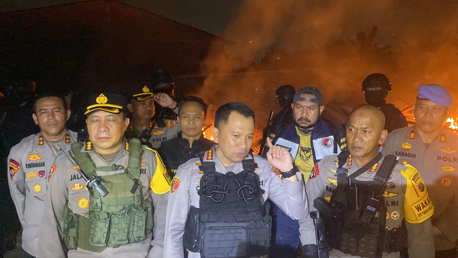 Grebek Sarang Narkoba di Kawasan Jermal, Polrestabes Medan Amankan Puluhan Orang dan Barak Narkoba Dibakar