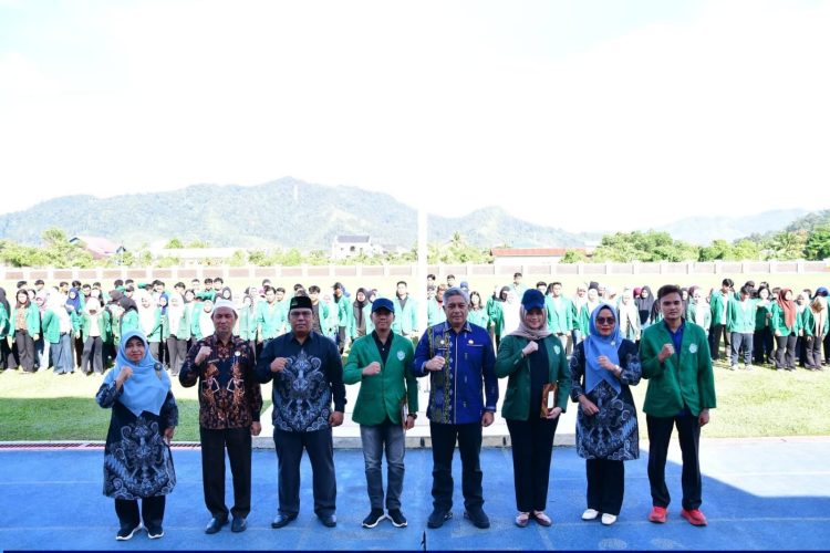 Sekdakab Tapteng Dorong Mahasiswa KKN IBT Al Washliyah Sibolga Tapteng Bantu Percepatan Pemulihan Daerah Terdampak Bencana
