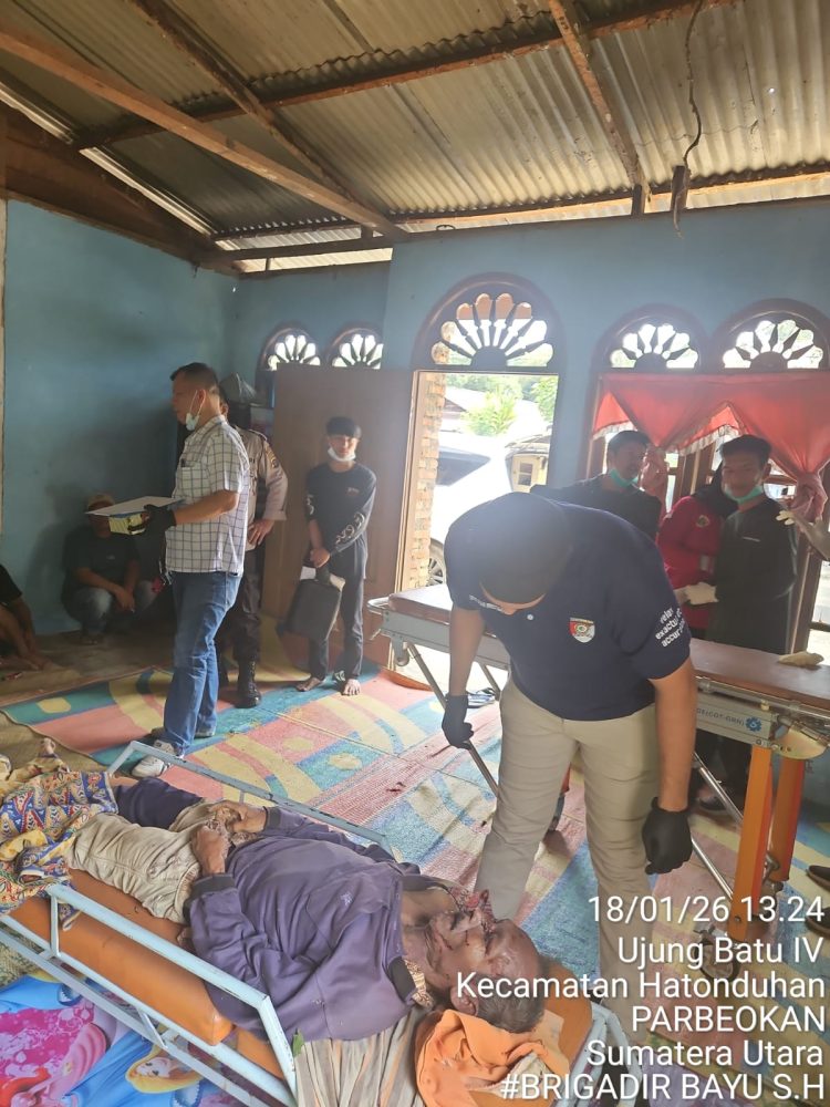 Almen Manurung Ditemukan Tewas di Kebun Sawit Hatonduhan, Polsek Tanah Jawa Gerak Cepat Olah TKP Almen Manurung Ditemukan Tewas di Kebun Sawit Hatonduhan, Polsek Tanah Jawa Gerak Cepat Olah TKP