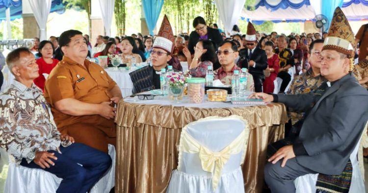 Hadiri Open House GKPS, Sekda Ajak Jemaat GKPS Bersama Membangun Dengan Semangat Baru Menuju Simalungun Maju Hadiri Open House GKPS, Sekda Ajak Jemaat GKPS Bersama Membangun Dengan Semangat Baru Menuju Simalungun Maju