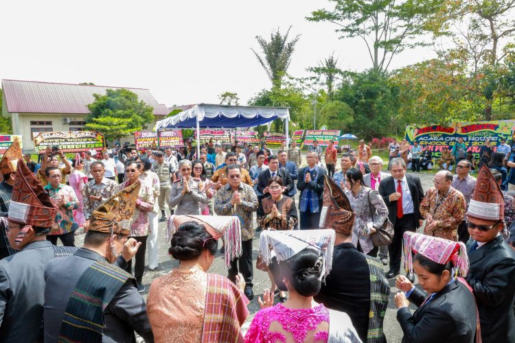Wali Kota Pematangsiantar Wesly Silalahi Hadiri acara Open House Partonggoan Bona Tahun 2026 Kantor Sinode GKPS Wali Kota Pematangsiantar Wesly Silalahi Hadiri acara Open House Partonggoan Bona Tahun 2026 Kantor Sinode GKPS