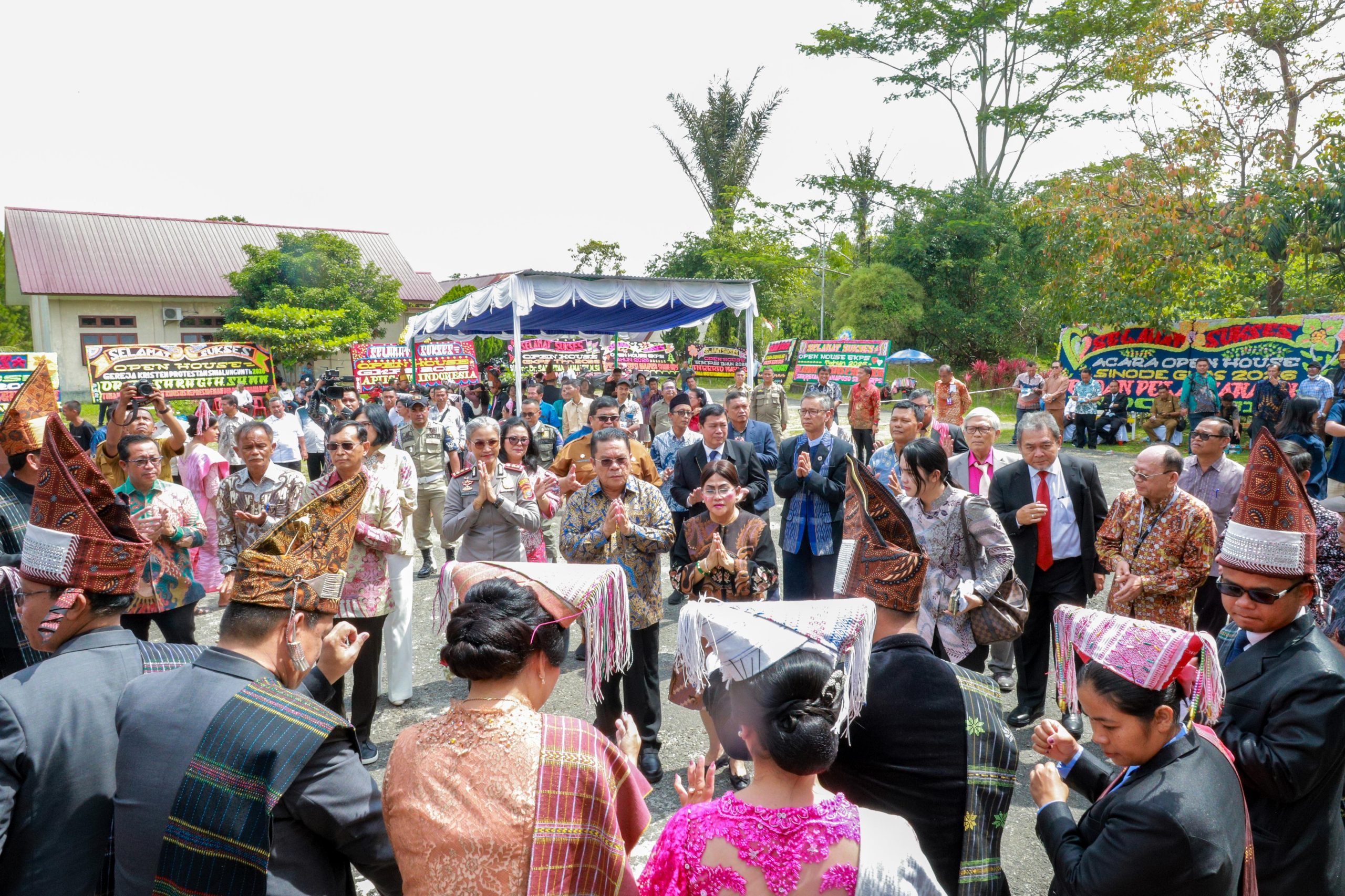 Wali Kota Pematangsiantar Wesly Silalahi Hadiri acara Open House Partonggoan Bona Tahun 2026 Kantor Sinode GKPS