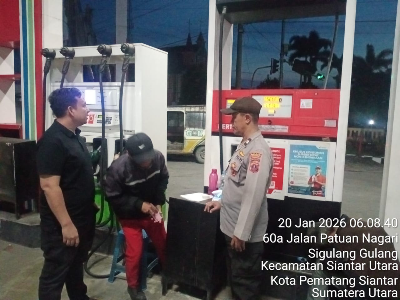 Polsek Siantar Utara Cek TKP Dugaan Pencurian HP di SPBU Jalan SM Raja Polsek Siantar Utara Cek TKP Dugaan Pencurian HP di SPBU Jalan SM Raja