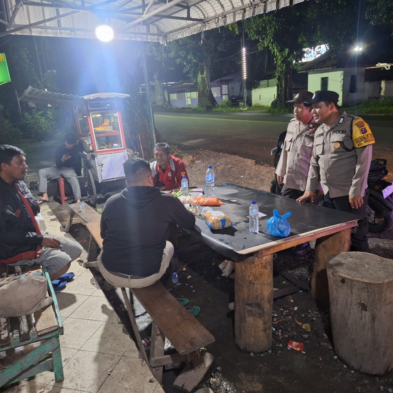 Ciptakan Situasi Aman, Bhabinkamtibmas Polsek Siantar Marihat Laksanakan BLP Ciptakan Situasi Aman, Bhabinkamtibmas Polsek Siantar Marihat Laksanakan BLP