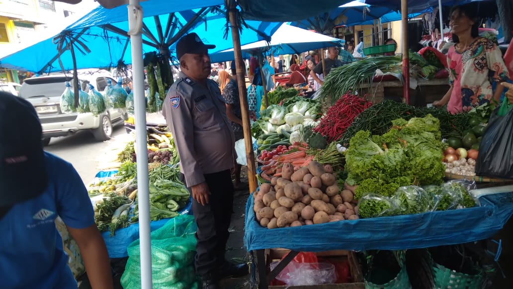 Polsek Siantar Barat Melaksanakan Sambang Kamtibmas di Pasar Horas Polsek Siantar Barat Melaksanakan Sambang Kamtibmas di Pasar Horas