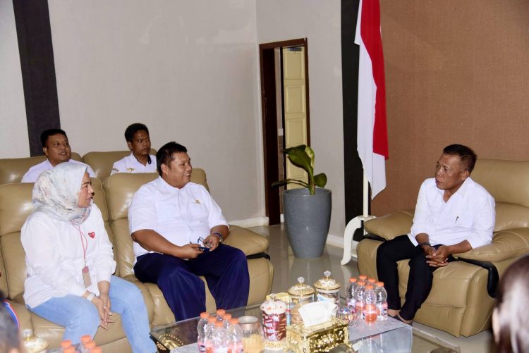Bupati Tapanuli Tengah Dukung Penambahan Rute Terbang Wings Air Bupati Tapanuli Tengah Dukung Penambahan Rute Terbang Wings Air
