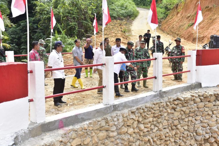 Bupati Tapteng : Pembangunan Jembatan Armco Titik Awal Membangun Jembatan Lainnya Bupati Tapteng : Pembangunan Jembatan Armco Titik Awal Membangun Jembatan Lainnya
