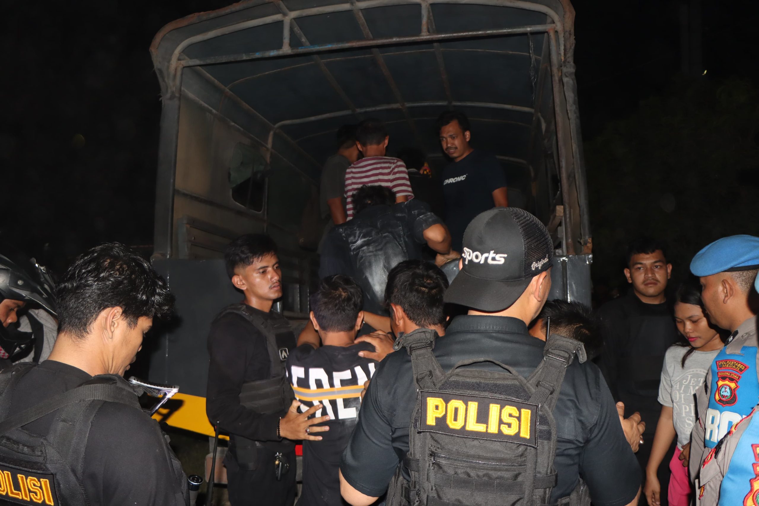 Polrestabes Medan Gerebek Sarang Narkoba dan Judi Online di Jermal VII, 8 Orang Diamankan