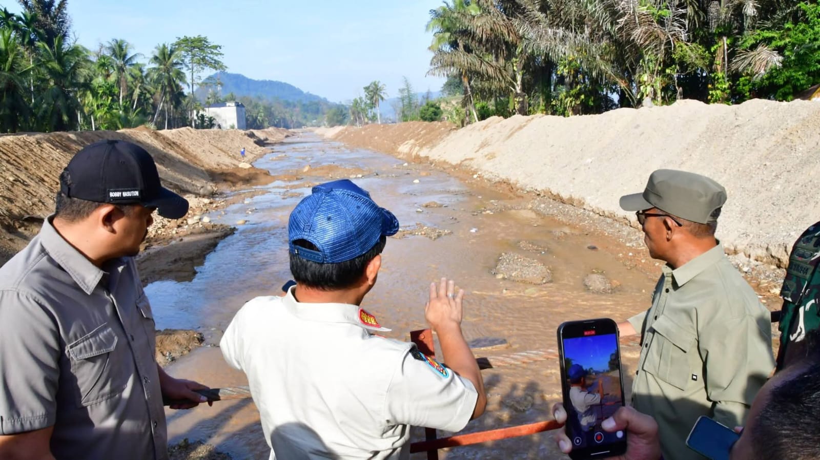 Mendagri Apresiasi Gubsu dan Bupati Tapteng Sigap Percepat Normalisasi Sungai Mendagri Apresiasi Gubsu dan Bupati Tapteng Sigap Percepat Normalisasi Sungai