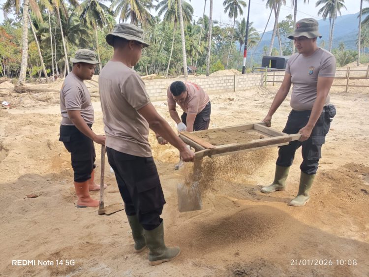Brimob Sumut dan Warga Bersatu Bangun Harapan, Rumah Swadaya ke-11 Rampung di Tolang Julu Brimob Sumut dan Warga Bersatu Bangun Harapan, Rumah Swadaya ke-11 Rampung di Tolang Julu
