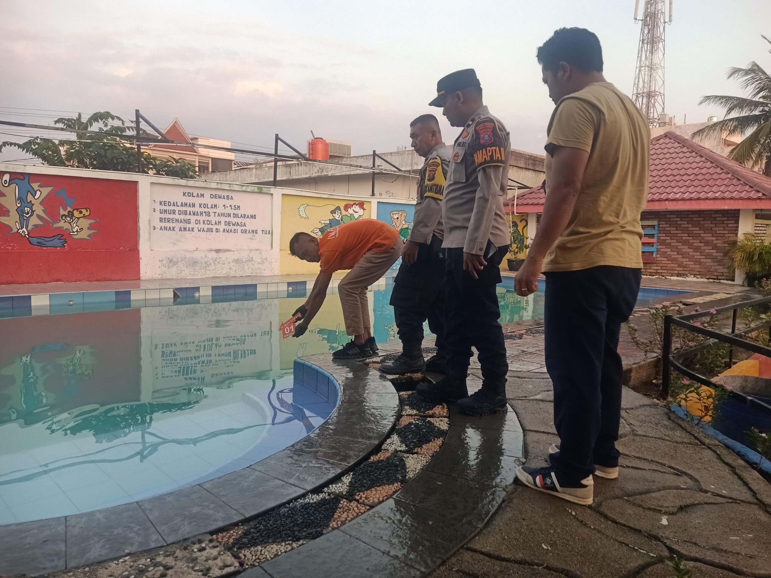 Polres Tapteng Dalami Insiden Anak Tenggelam di Salah Satu Kolam Renang di Pandan Polres Tapteng Dalami Insiden Anak Tenggelam di Salah Satu Kolam Renang di Pandan