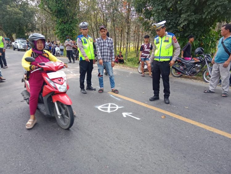 Tangani Kecelakaan Maut di Tapian Dolok, Kanit Gakkum dan Kapolsek Serbalawan Tunjukkan Respon Cepat Tangani Kecelakaan Maut di Tapian Dolok, Kanit Gakkum dan Kapolsek Serbalawan Tunjukkan Respon Cepat