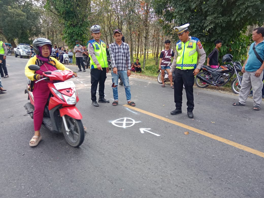 Tangani Kecelakaan Maut di Tapian Dolok, Kanit Gakkum dan Kapolsek Serbalawan Tunjukkan Respon Cepat Tangani Kecelakaan Maut di Tapian Dolok, Kanit Gakkum dan Kapolsek Serbalawan Tunjukkan Respon Cepat
