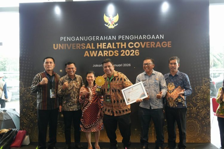 Tiga Kali Berturut-turut, Program Unggulan Bupati Samosir BPJS Gratis Raih Penghargaan UHC Tiga Kali Berturut-turut, Program Unggulan Bupati Samosir BPJS Gratis Raih Penghargaan UHC