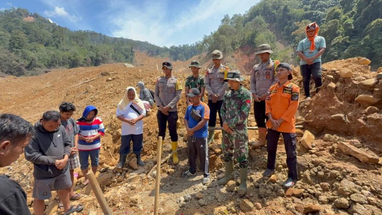 Brimob Sumut Hadir Sejak Pencarian hingga Pemulihan Warga di Tapanuli Tengah