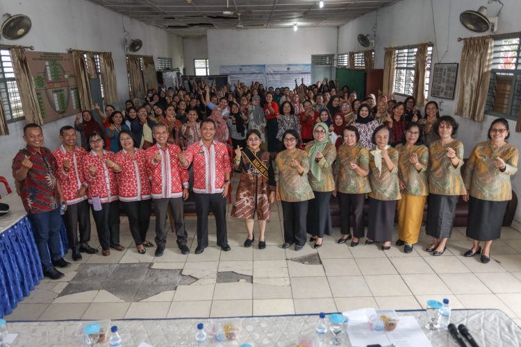 Ketua Penyelenggara PAUD SAB Kota Pematangsiantar Didampingi Sekda Menghadiri Acara Pembinaan Bagi Kepala Satuan dan Guru PAUD SAB PKK Kota Pematangsiantar Ketua Penyelenggara PAUD SAB Kota Pematangsiantar Didampingi Sekda Menghadiri Acara Pembinaan Bagi Kepala Satuan dan Guru PAUD SAB PKK Kota Pematangsiantar